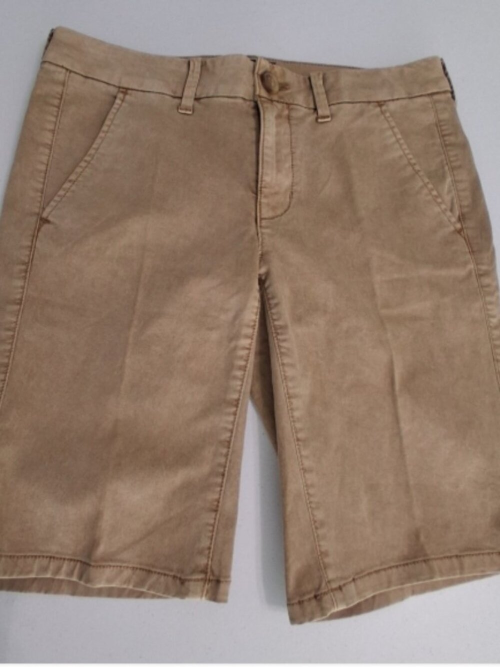 American Eagle Shorts Womens 6 Khaki Bermuda Stretch Mid Rise Chino 10" Inseam